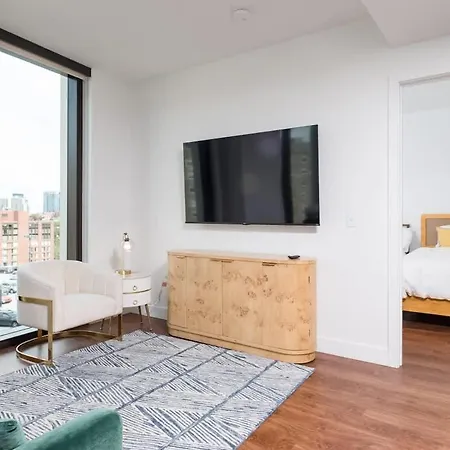 Back-Bay 2Br Condo W Roof Top Gym Parking